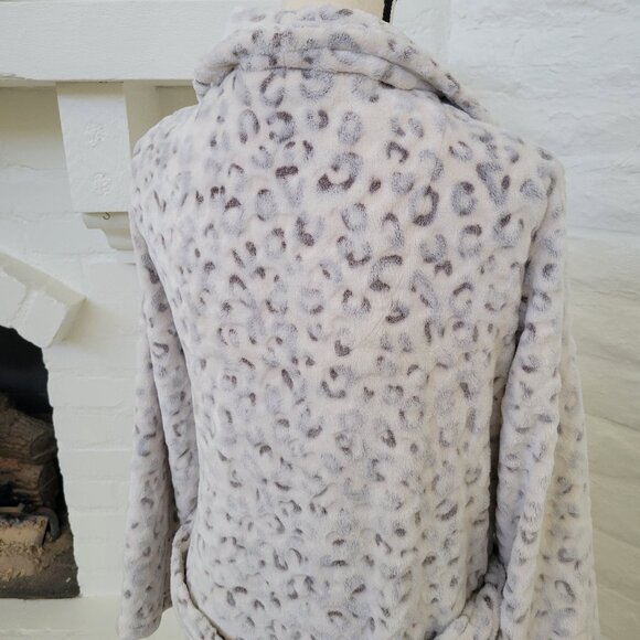 Noire Jasmine Rose Womens Bathrobe Medium White Gray Cheetah Leopard Long Sleeve - Picture 7 of 9